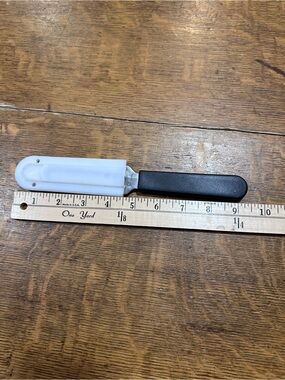 Pampered Chef cheese knife slicer